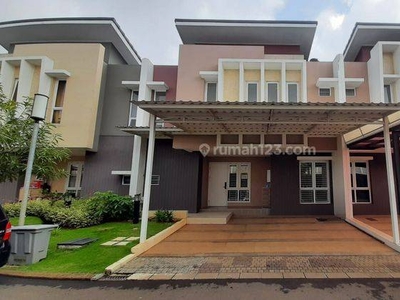 Rumah 4kt Lingkungan Tepi Danau