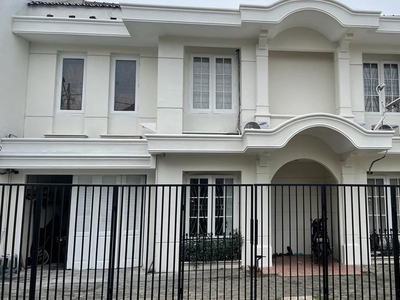 Dijual Rumah Cantik Full Furnished, siap huni di Mampang