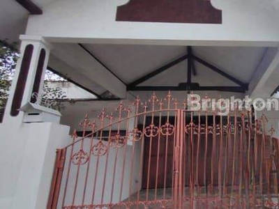 Rumah kan full perabot garasi 2 mobil area Bunga-bunga Kota Malang