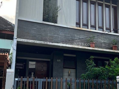 Rumah Semi Furnished Disewakan Bagus di Jl kembang harum Puri indah Blok C, Puri Indah SHM - Sertifikat Hak Milik. Lokasi Strategis!!