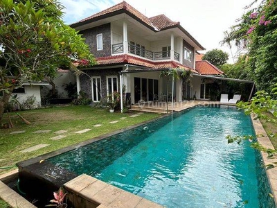 Villa jalan kaki ke pantai mertasari sanur Denpasar Selatan Bali Indonesia rent min 3 year
