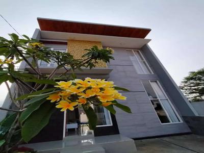Dijual Rumah baru modern minimalis nuasa villa bali di kota Malang.