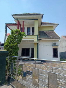 Dijual murah rumah 2 lantai siap huni di Singa Utara Supriyadi