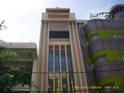Gedung kantor 5 lantai di Blok M luas 136 m2 Kebayoran Baru Jakarta Se