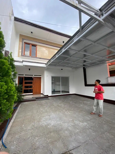 (Dijual) Rumah 2 lantai, 3+1 kamar tidur, 2+1 kamar mandi kota bandung