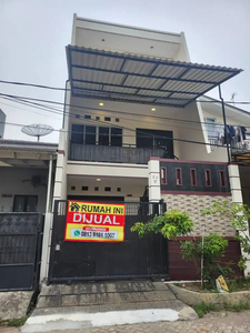 Dijual Rumah 3 Lantai Di Taman Kencana Jakarta Barat , Bisa Nego Dulu,