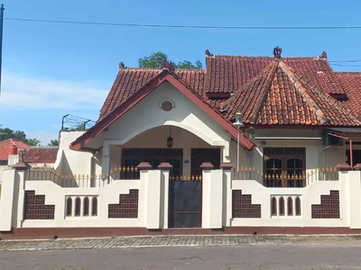 DIJUAL RUMAH MEWAH TURUN HARGA DEKAT UKRIM