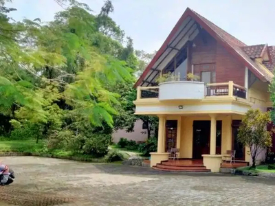 Dijual Villa Lokasi Strategis Batu Malang