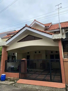 Rumah 2 Lantai dengan 4 Kamar Tidur di Cluster Buaran Regency