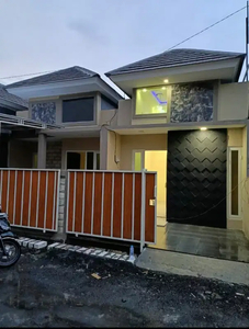 Rumah batas Pakal Surabaya barat 4x11 free pagar + kanopi