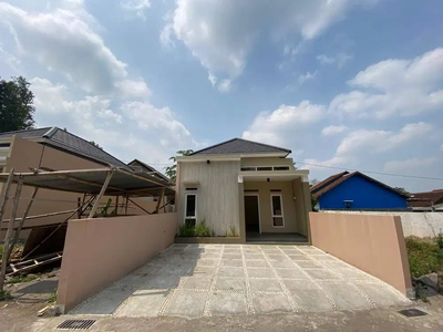 Rumah Cantik 3 Kamar Tidur Luas Tnah 120 m2 di Jakal