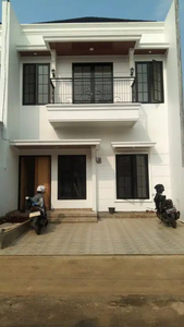 Rumah Clasic Eropa LB 135/LT 101 Pondok Gede 1,6 M