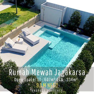 Rumah Mewah Jagakarsa Konsep Open Space dengan Kolam Renang Pribadi