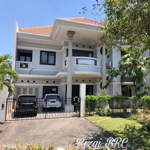 rumah modern 2 lantai di surabaya barat graha famili