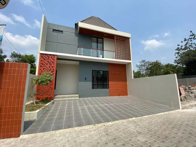 Rumah Modern Limasan 2 Lantai Carport Luas di Jl Kaliurang