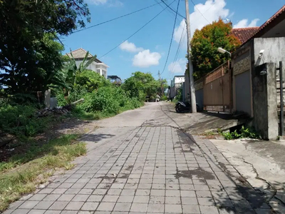 TANAH NGOTAK GATSU BARAT JALAN 8 METER PAVING