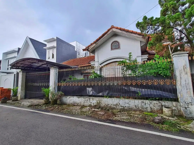 TERMURAH Rumah Luas 200 Area Jl Pulau Halmahera Kasin Dkt Alun-alun