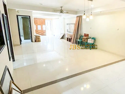 Villa Dijual di Komplek The Palace Residence Jalan Mustang Medan