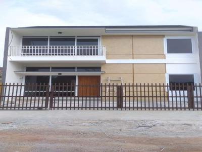 Rumah Cantik dan Terawat, 2 Lantai, Siap huni, Jual Cepat cileunyi