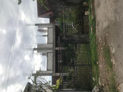 Rumah Mangkrak 2 Lantai di Perumahan Balangan Pratama