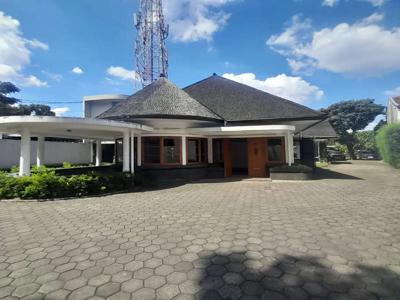 Rumah Art Deco Gaya Belanda Terawat di Kawasan Dago Kota Bandung