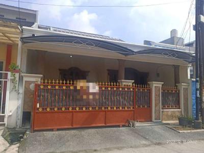 Rumah pertahun setrategis di bulevar hijau (H1208)