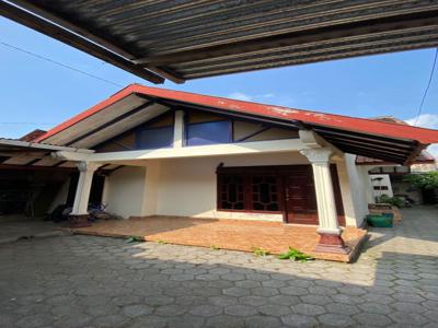 Rumah disewakan di utara nonumen dekat banyak kampus