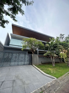 Rumah Modern Tropical di Pakuwon City Villa Royal Full Marmer