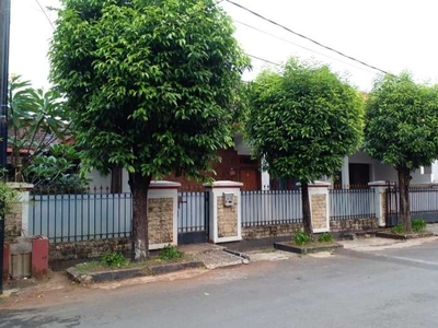 Dijual Rumah Asri di Jakasampurna Bekasi Barat