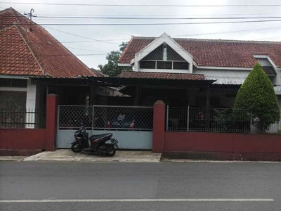 Dijual rumah include 3 AC akses jalan raya di Purwokerto