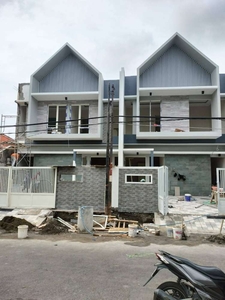 Dijual Rumah minimalis di Raya Manyar