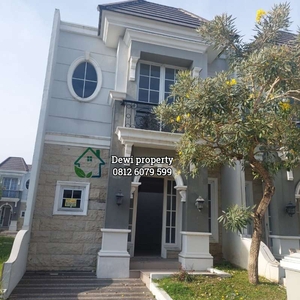 dijual villa komplek Citraland gama city