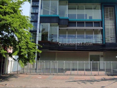 Gedung tempat usaha di Manyar Kertoarjo 800 m2 3 lantai bisa untuk restoran, kantor, bank dll