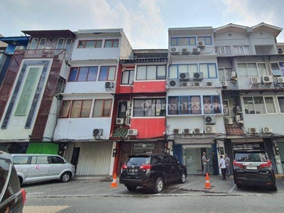 Grand Wijaya Center Ruko 3 Lantai Cocok Untuk Kantor Dijual