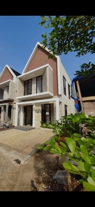 Luxurious House of De Villa Garden Banyumanik Semarang Atas