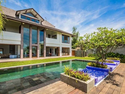 Rent 5 Bedrooms Luxury Villa in Ketewel Sanur Bali - BVI8627