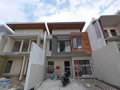 Rumah 2 Lantai dekat Kantor Pemda Jl Raya Magelang-Jogja