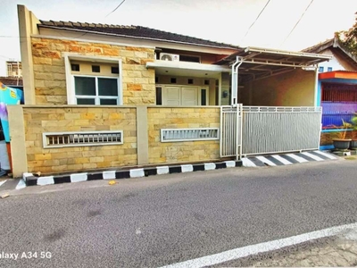 Rumah Bagus Tengah Kota di Lweyan Surakarta (TN)