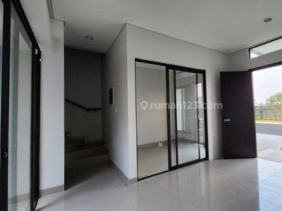 Rumah Bagus terawat 2 Lantai di Cluster Flora Fiona