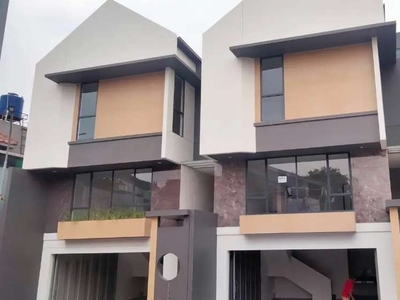 Rumah baru 3 lantai di setra duta Bandung bisa KPR