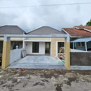 Rumah Baru Greshh 300m Ke Jl. Raya Dekat Kampus UII Jakal Km 13 Dijual