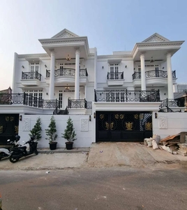 Rumah baru ready 3.5 lantai di Cilandak Jakarta Selatan