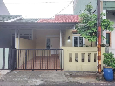 Rumah Cantik DEPAN TAMAN di Cluster Bukit Mahoni - Citra Indah City