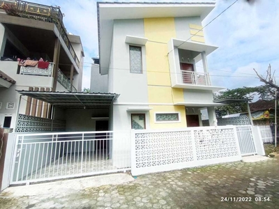 Rumah Cantik Terawat dekat jalan Damai