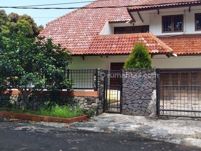 Rumah Mewah Dengan Kolam Renang di Cinere Indah