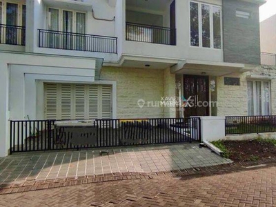 Rumah Mewah Gaya Modern Strategis di Golf View di Araya Malang Dn547