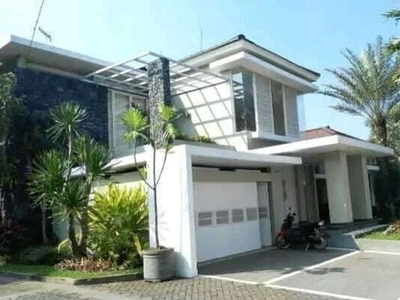 Rumah Mewah Poros Jalan, Area Kedungkandang, Malang L27