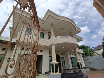 Rumah mewah tingkat dekat kampus Unsoed Purwokerto