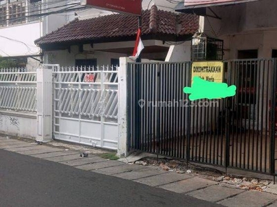 rumah strategis di jln utama bebas banjir dekat pasar dekat busway dekat pim bensin lingkungan aman nyaman tenang sejuk bersih suda Renovasi jln 2 mobil lebih