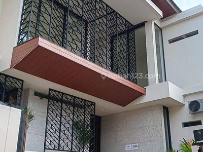 Rumah Tropical Modern Kemang Barat Luas Tanah 207 M² Jakarta Selatan